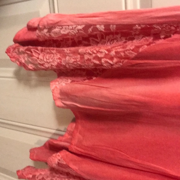 Classy. Comfortable. Beautiful - Picture 2 of 4